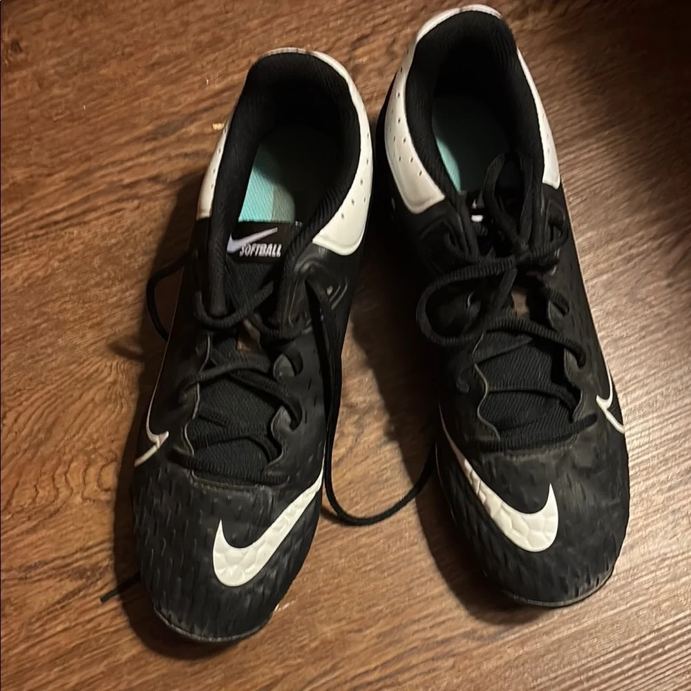 Nike Black and White Athletic Cleats - Picture 1 of 3